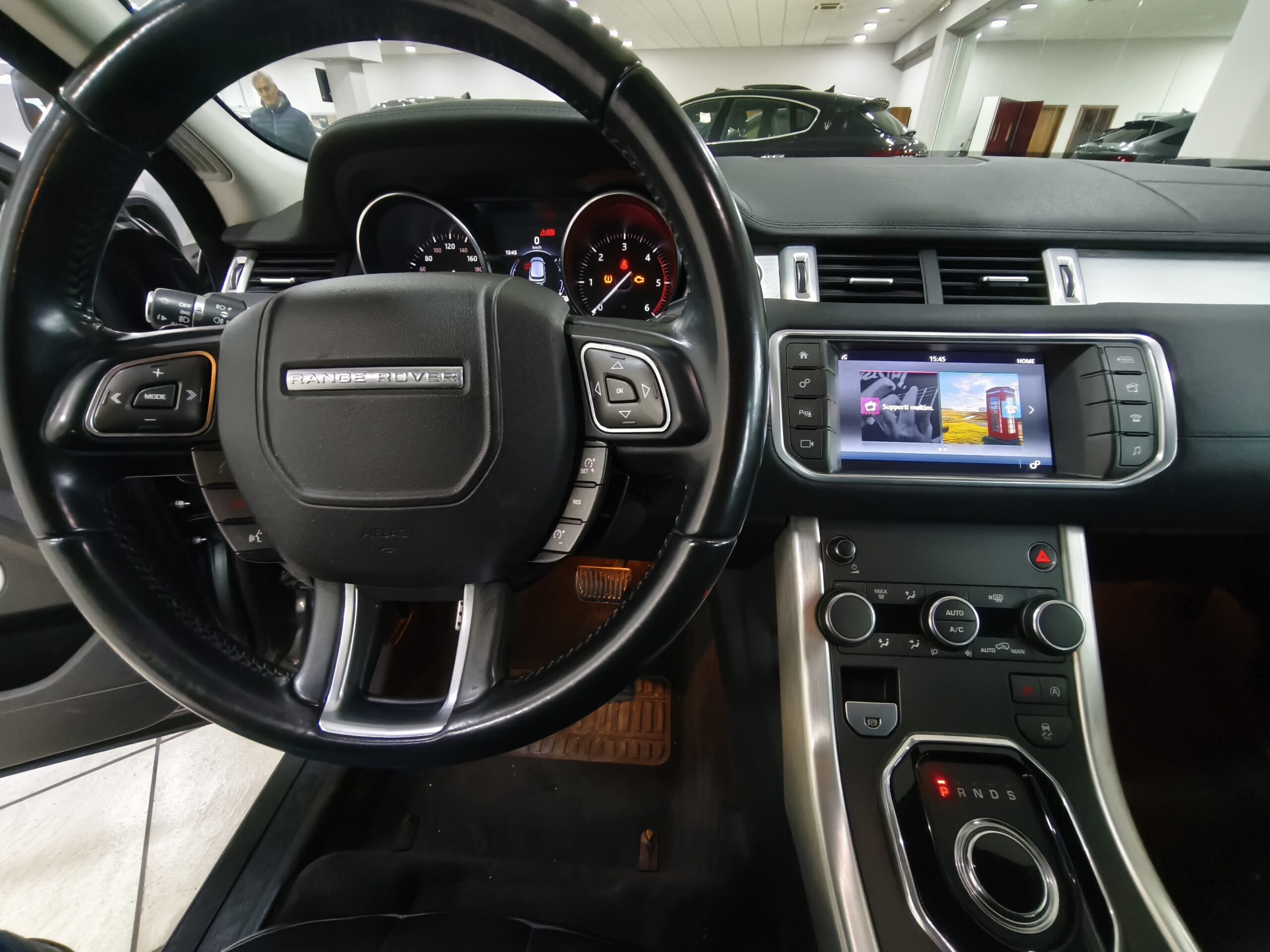 Land Rover Evoque 2.0 TD 150 cv SE 4WD Auto - immagine 8