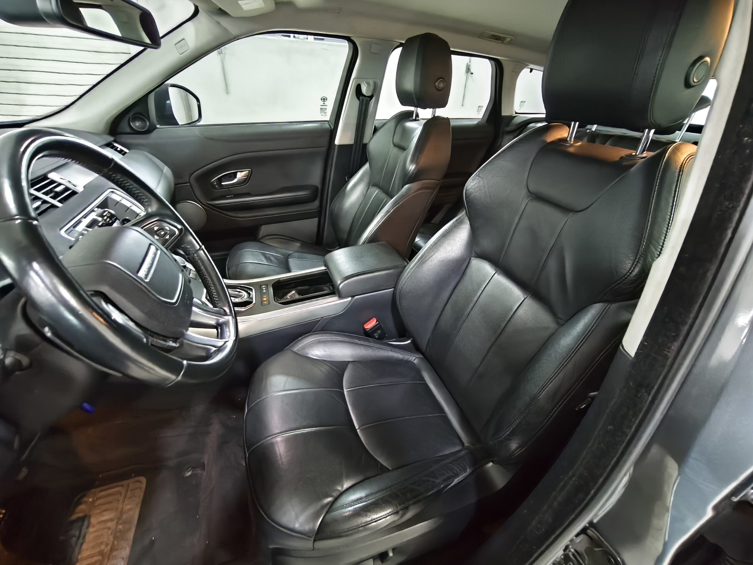 Land Rover Evoque 2.0 TD 150 cv SE 4WD Auto - immagine 9