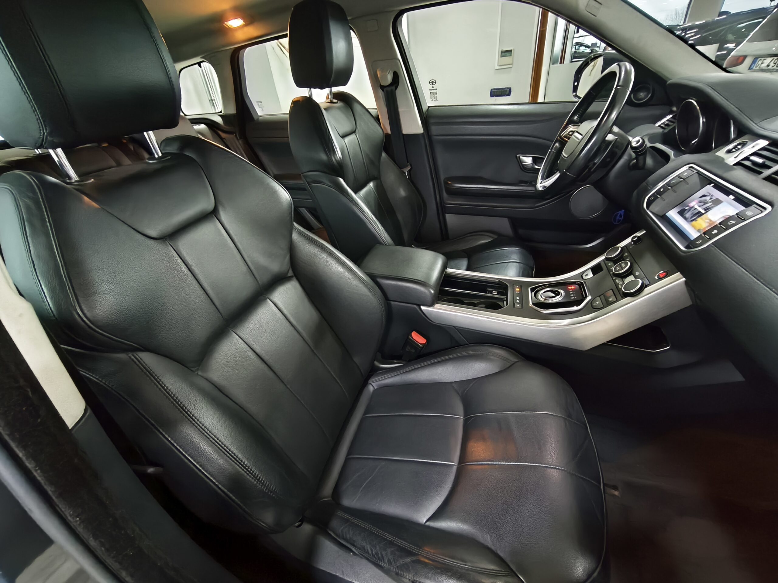 Land Rover Evoque 2.0 TD 150 cv SE 4WD Auto - immagine 14