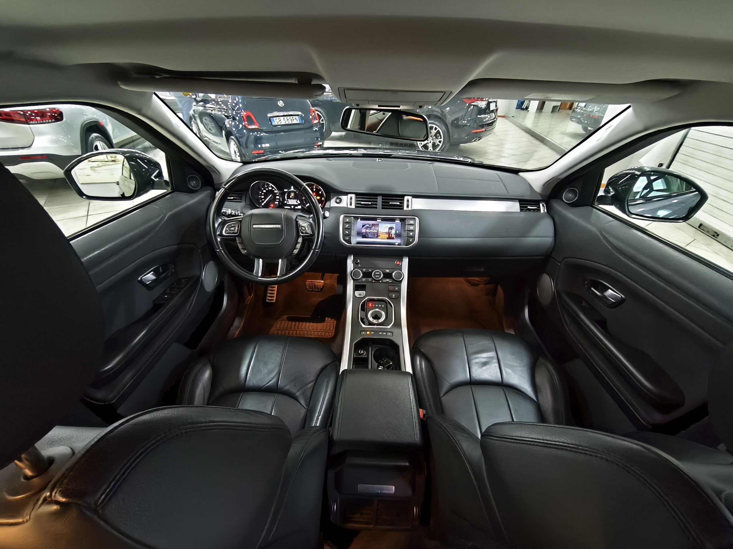Land Rover Evoque 2.0 TD 150 cv SE 4WD Auto - immagine 16