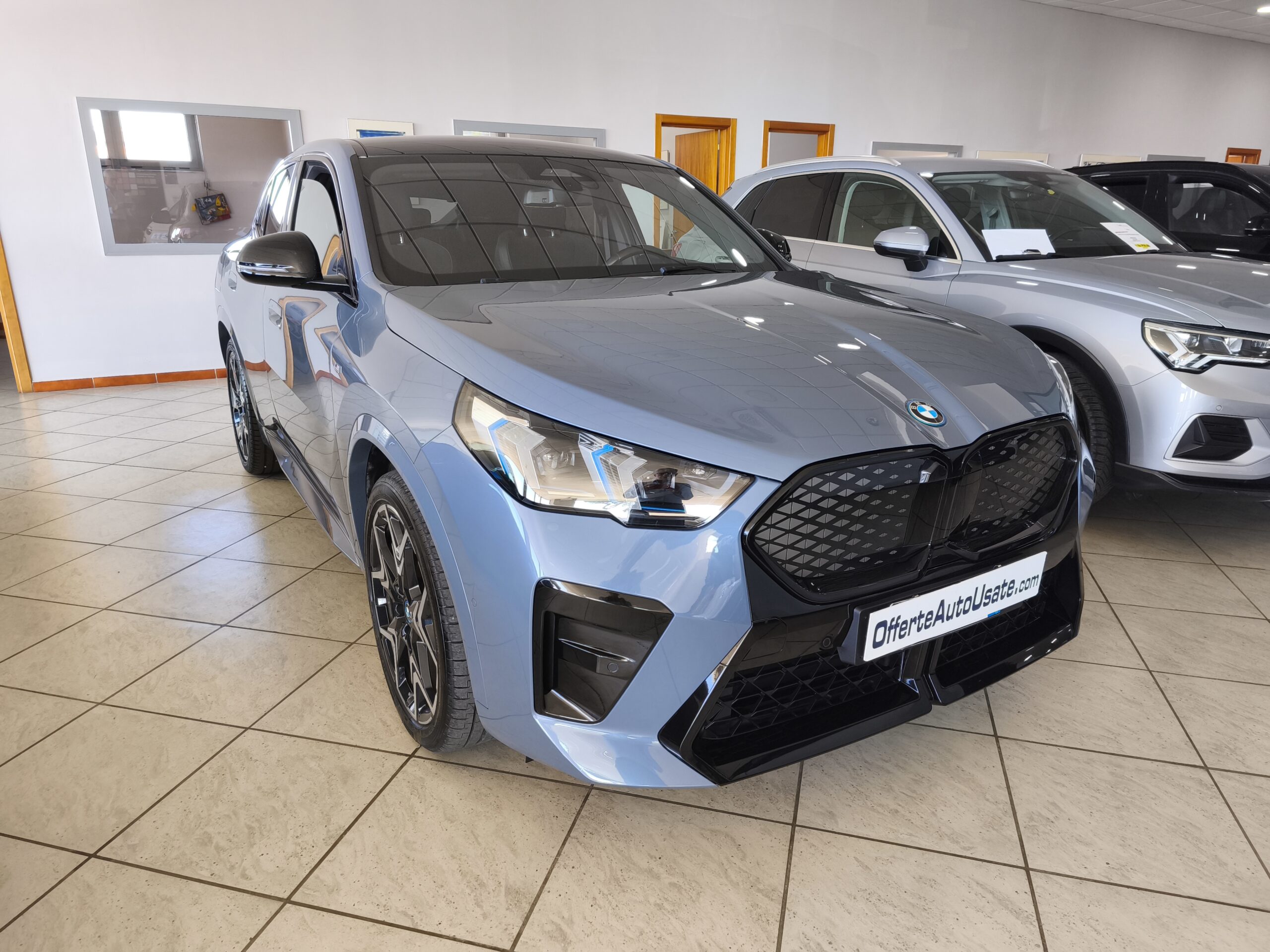 BMW iX2 Edrive 20 Msport Electric - immagine 2