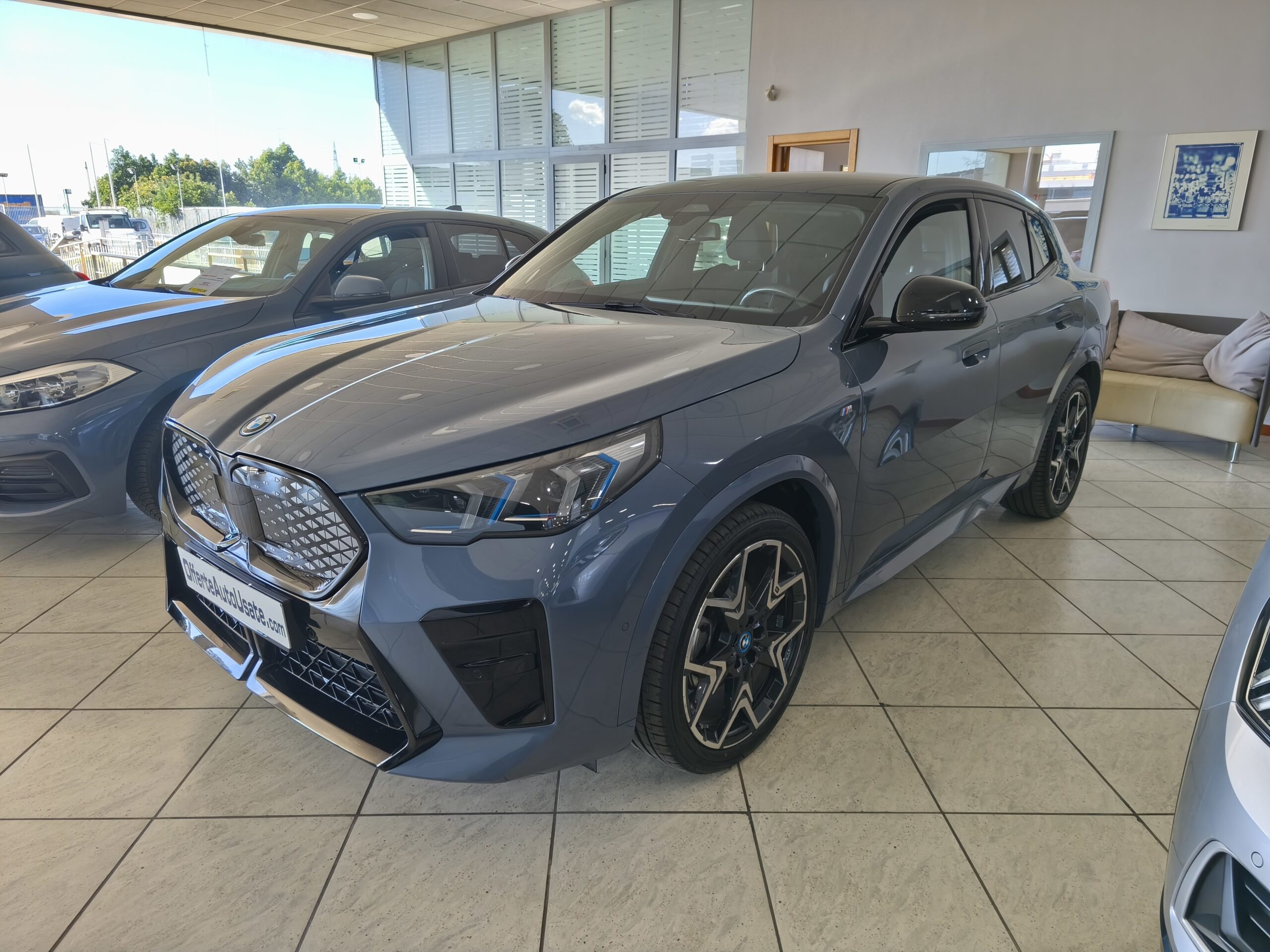 BMW iX2 Edrive 20 Msport Electric - immagine 3