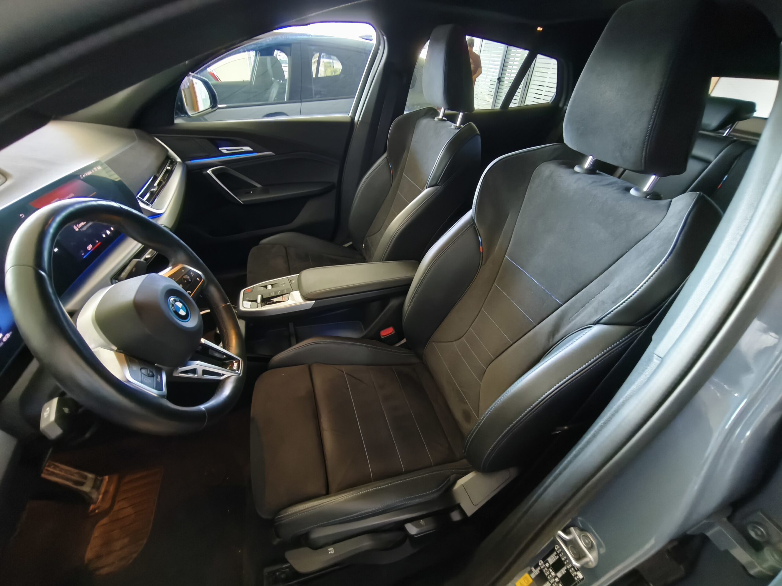 BMW iX2 Edrive 20 Msport Electric - immagine 8