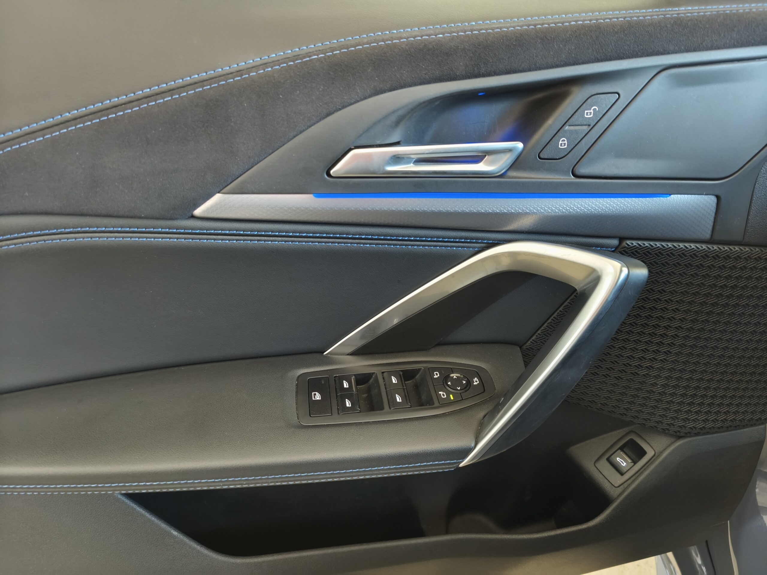 BMW iX2 Edrive 20 Msport Electric - immagine 9