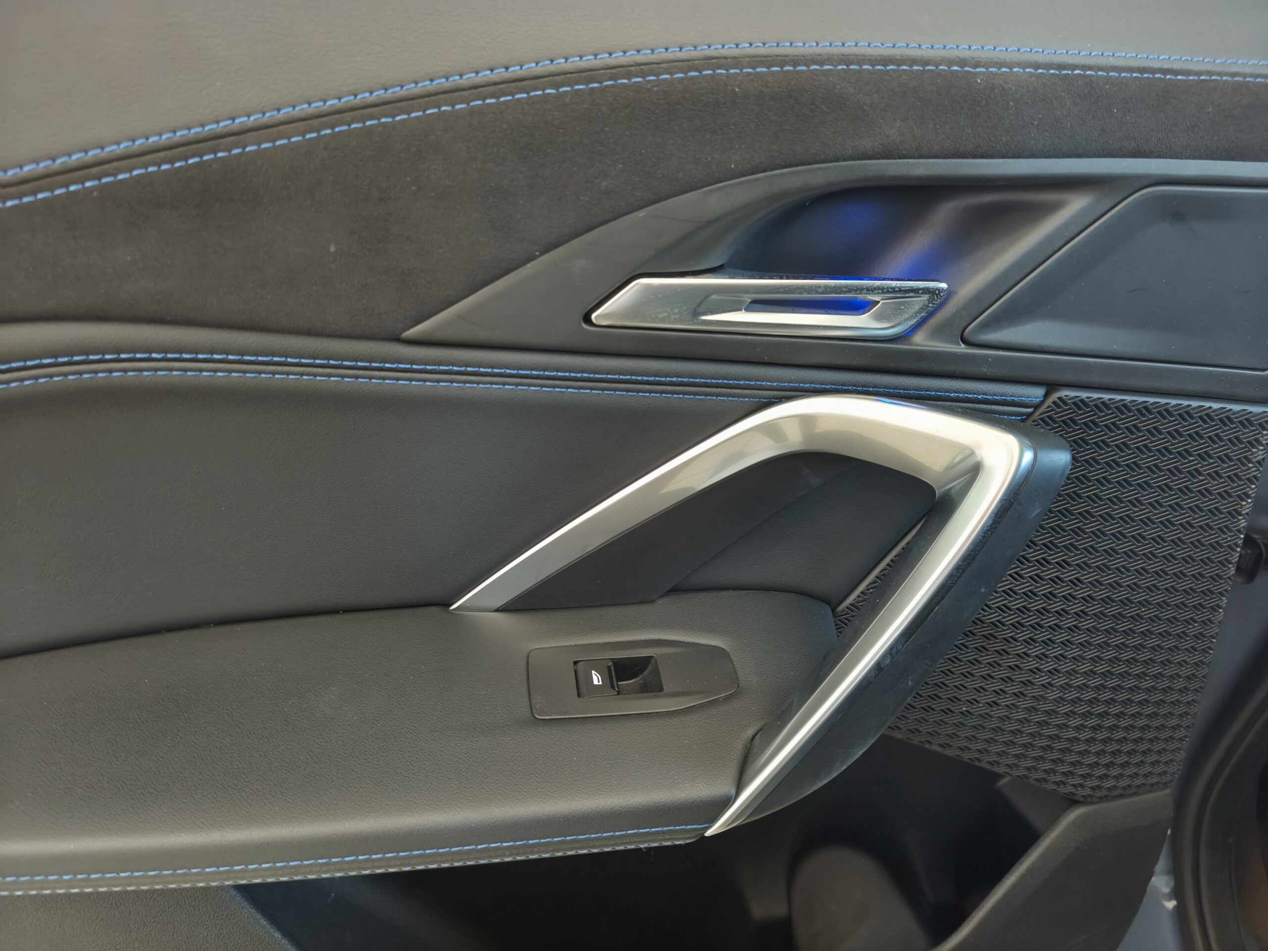BMW iX2 Edrive 20 Msport Electric - immagine 12