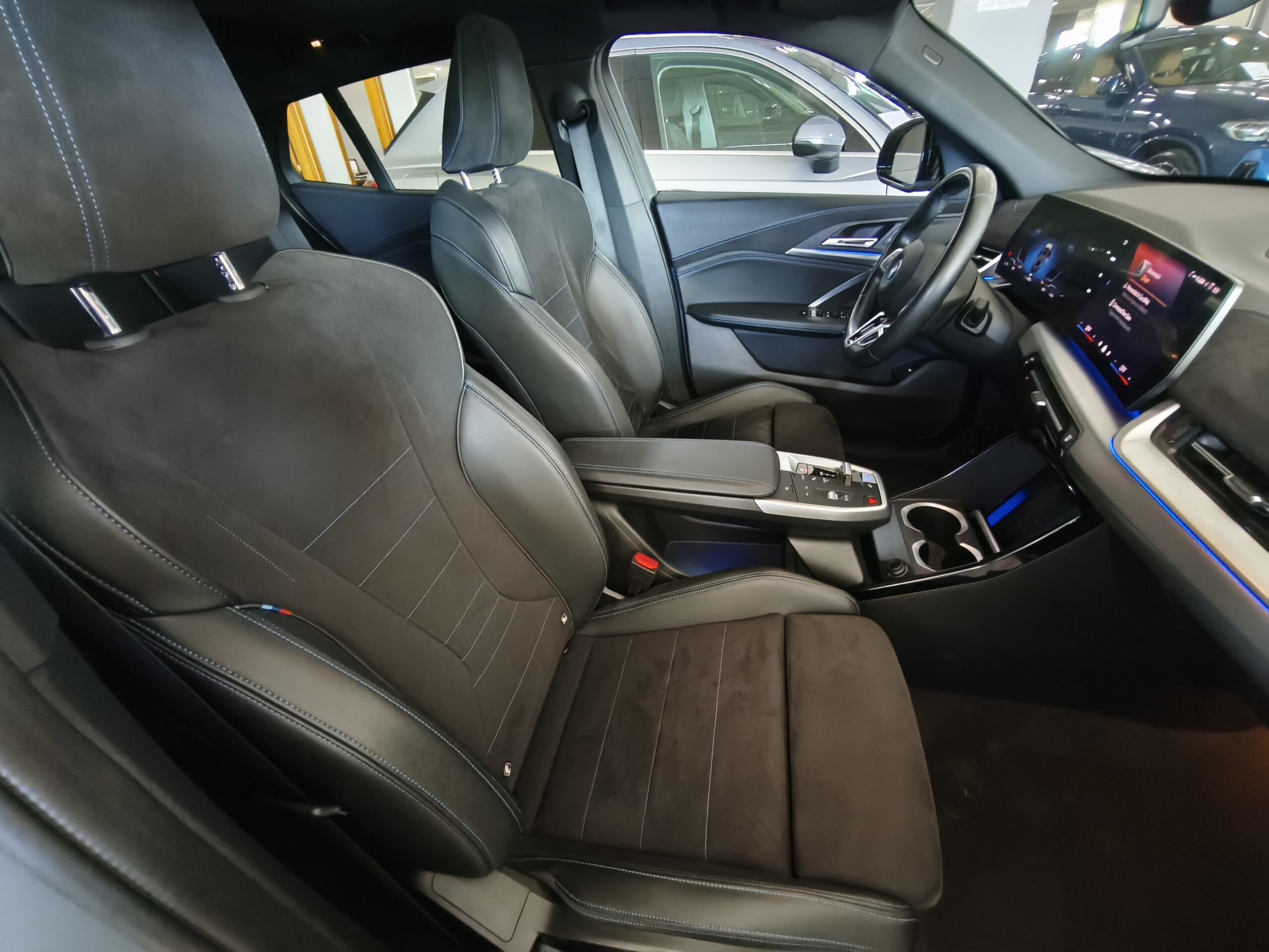 BMW iX2 Edrive 20 Msport Electric - immagine 13