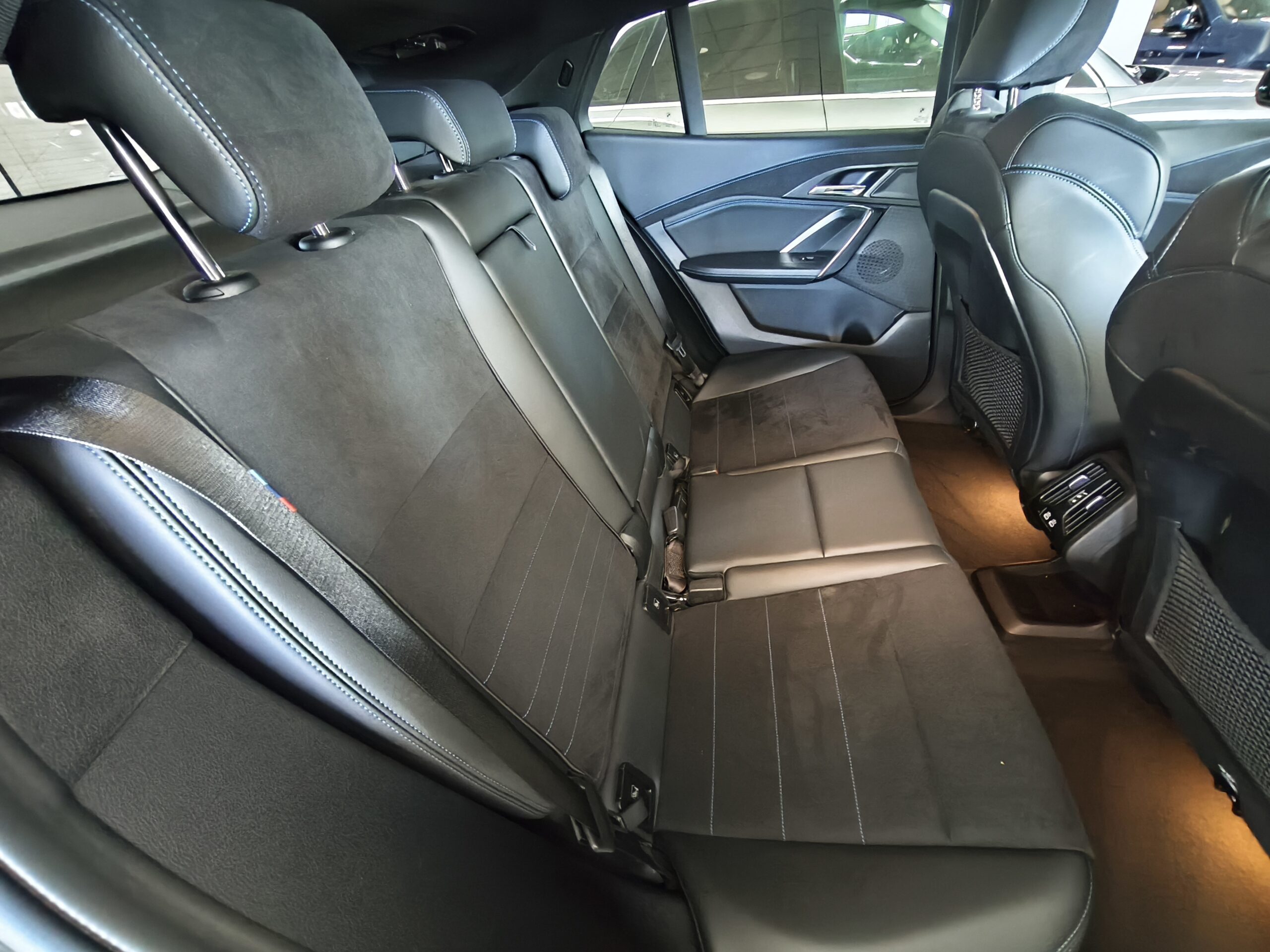 BMW iX2 Edrive 20 Msport Electric - immagine 14