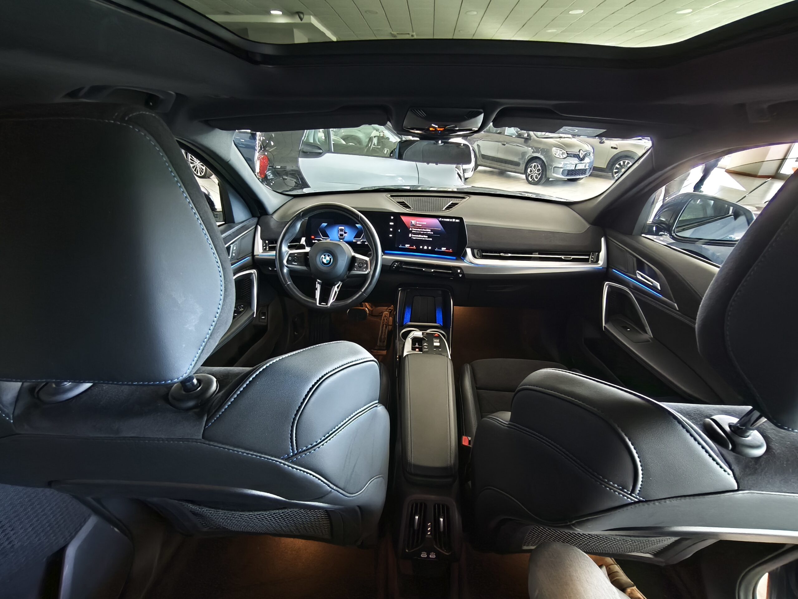 BMW iX2 Edrive 20 Msport Electric - immagine 15