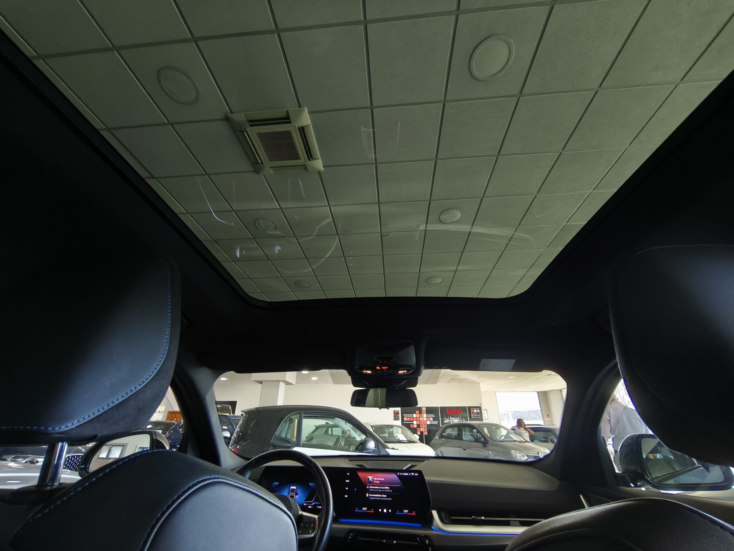 BMW iX2 Edrive 20 Msport Electric - immagine 16