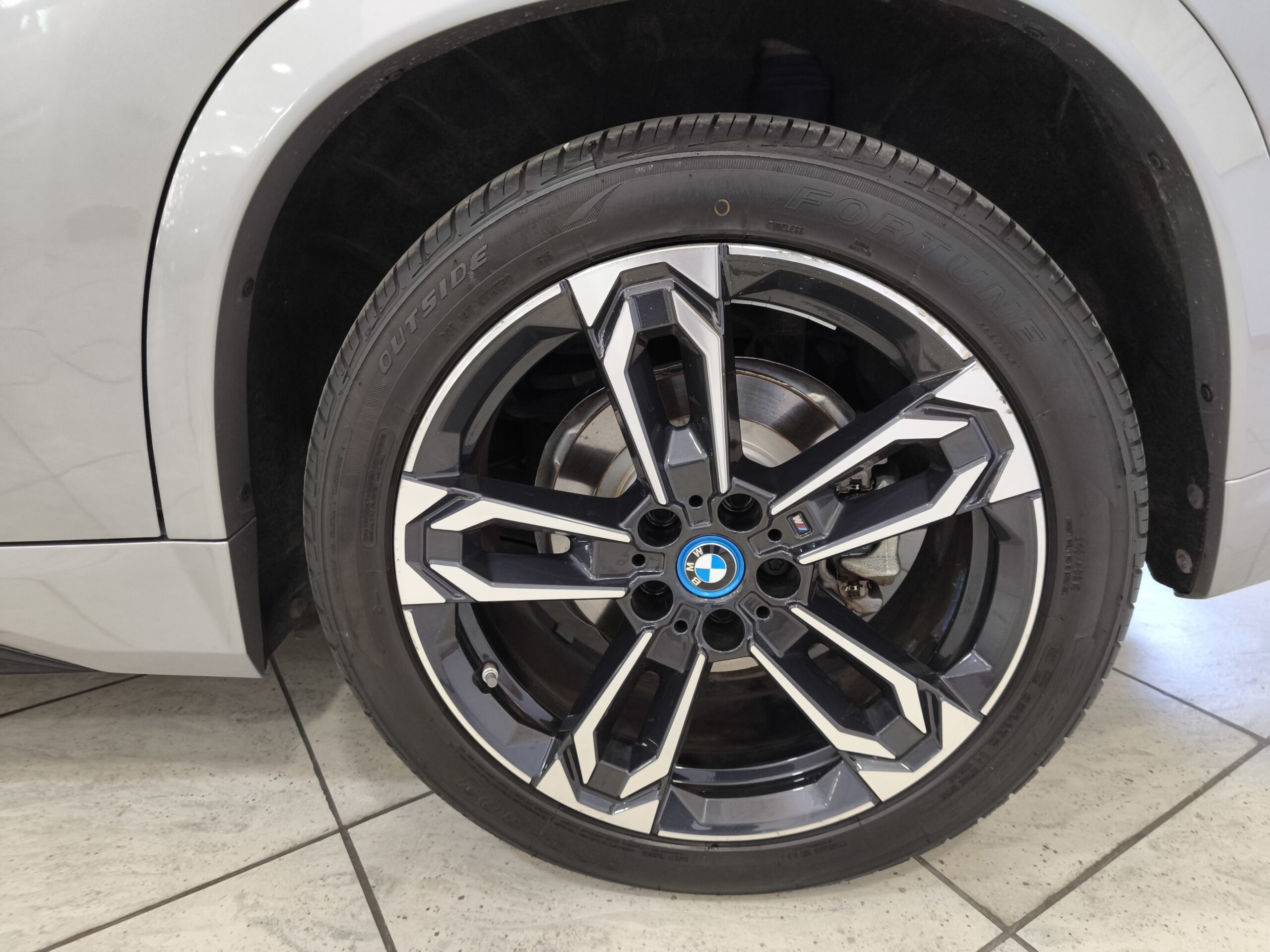 BMW iX1 xDrive 30 Msport Electric - immagine 10