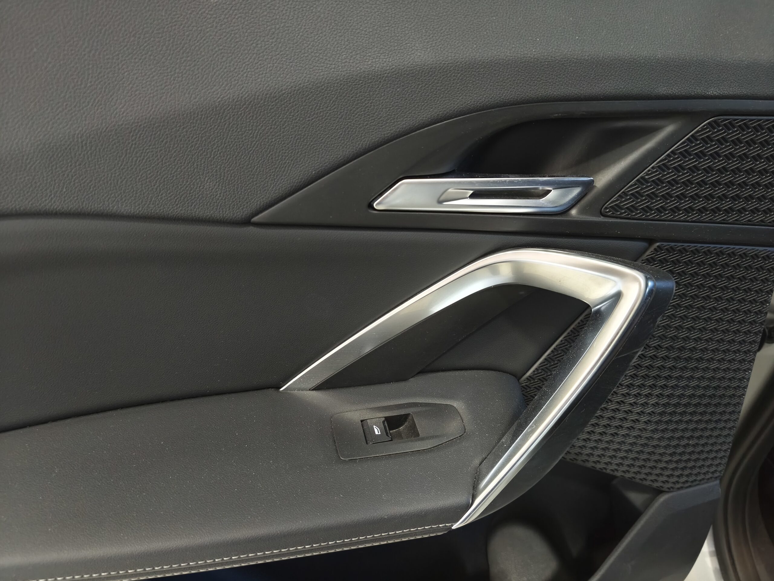 BMW iX1 xDrive 30 Msport Electric - immagine 12